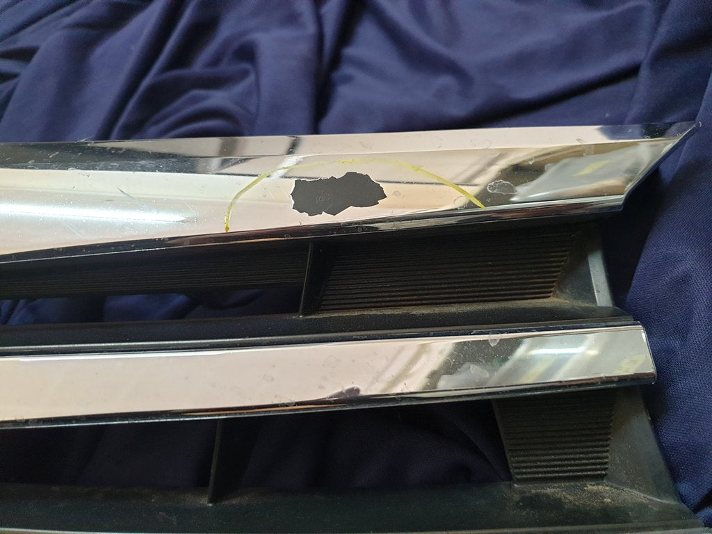 Toyota Corolla Radiator Grille - Wear and Tear