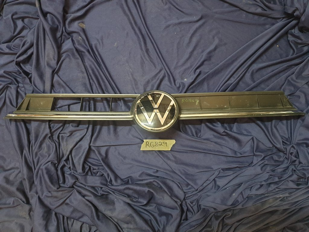 Volkswagen Polo Radiator Grille - Wear and Tear, Badge scuffed