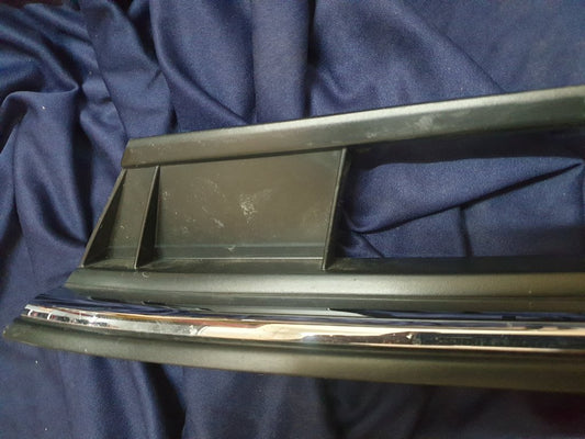 Volkswagen Polo Radiator Grille - Wear and Tear, Badge scuffed