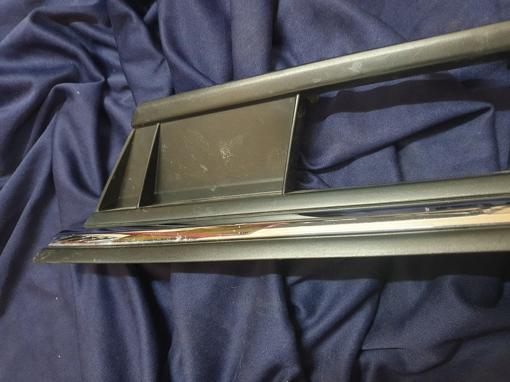 Volkswagen Polo Radiator Grille - Wear and Tear, Badge scuffed