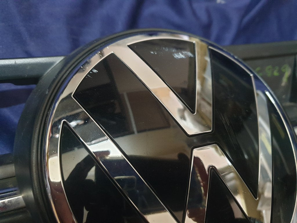 Volkswagen Polo Radiator Grille - Wear and Tear, Badge scuffed