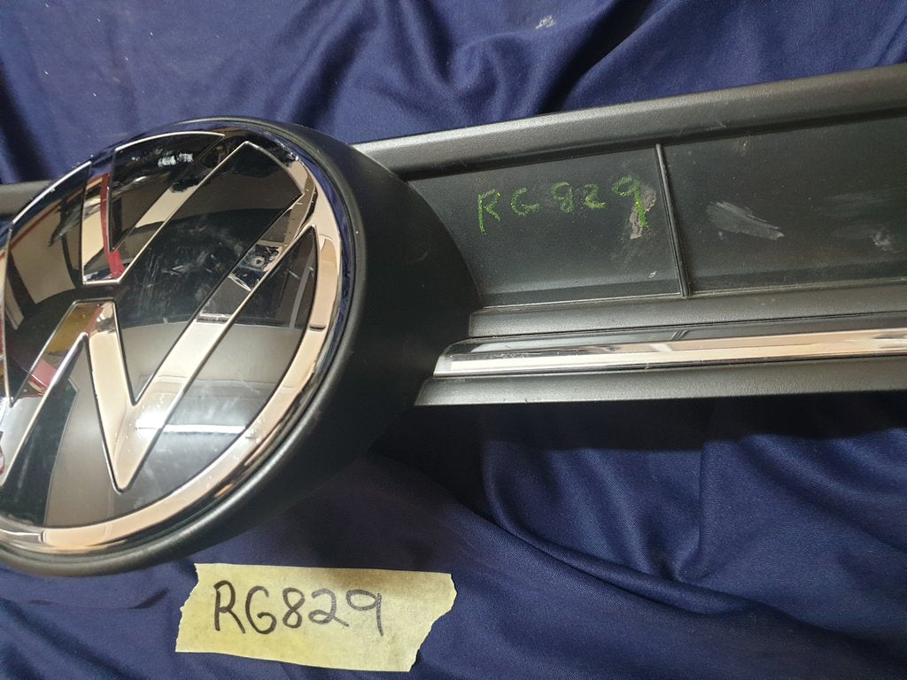Volkswagen Polo Radiator Grille - Wear and Tear, Badge scuffed