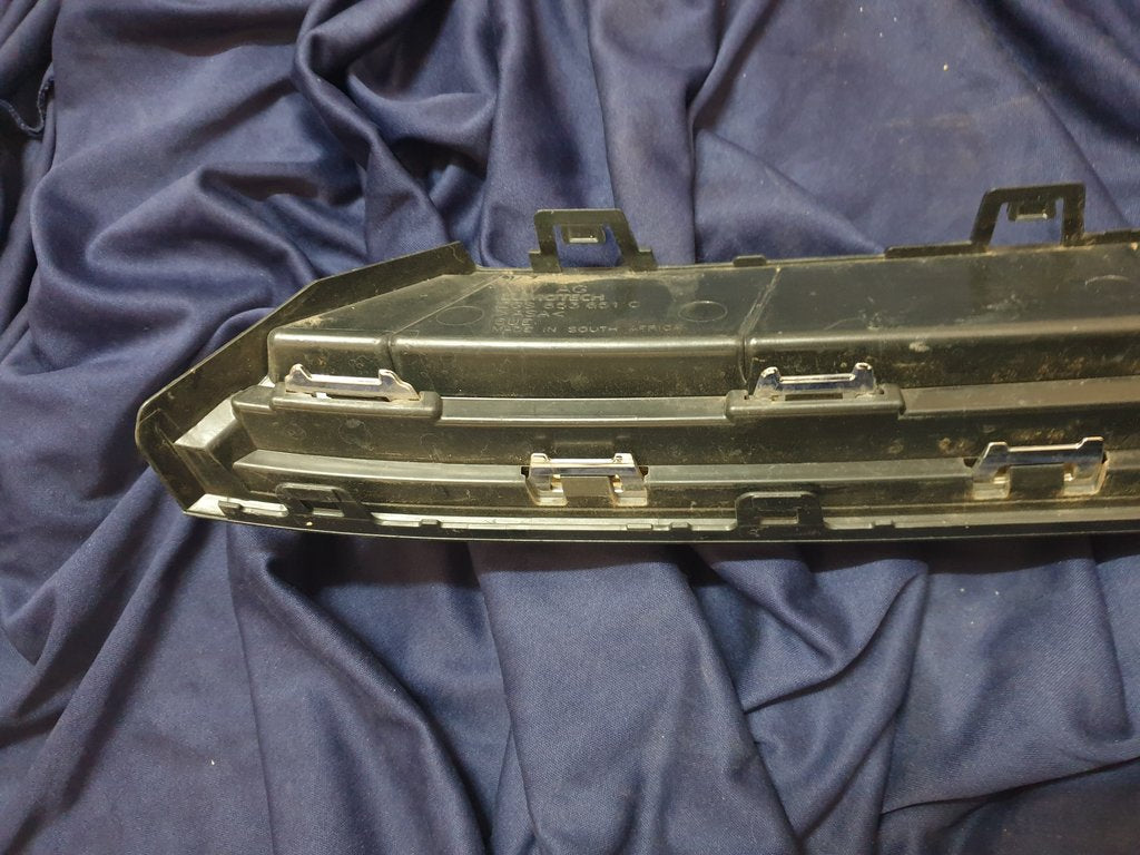 Volkswagen Polo Radiator Grille - Wear and Tear, Badge scuffed
