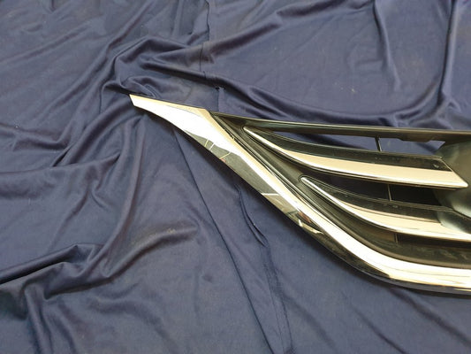 Toyota Starlet Radiator Grille - Chrome Moulding Ruined