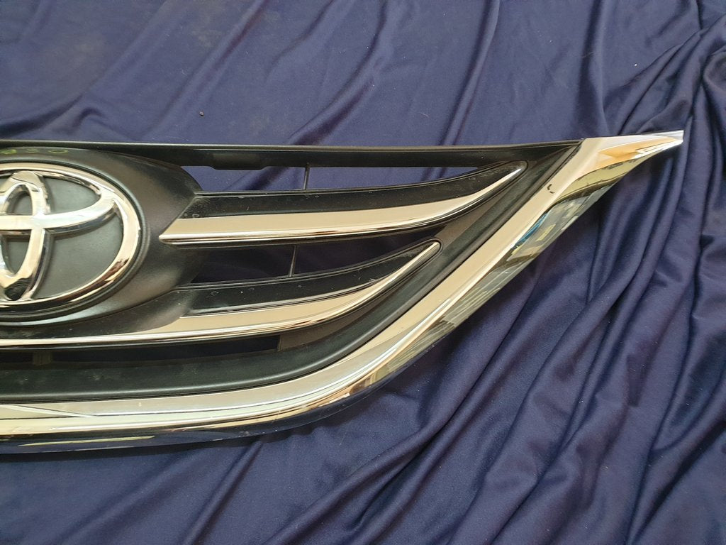 Toyota Starlet Radiator Grille - Chrome Moulding Ruined