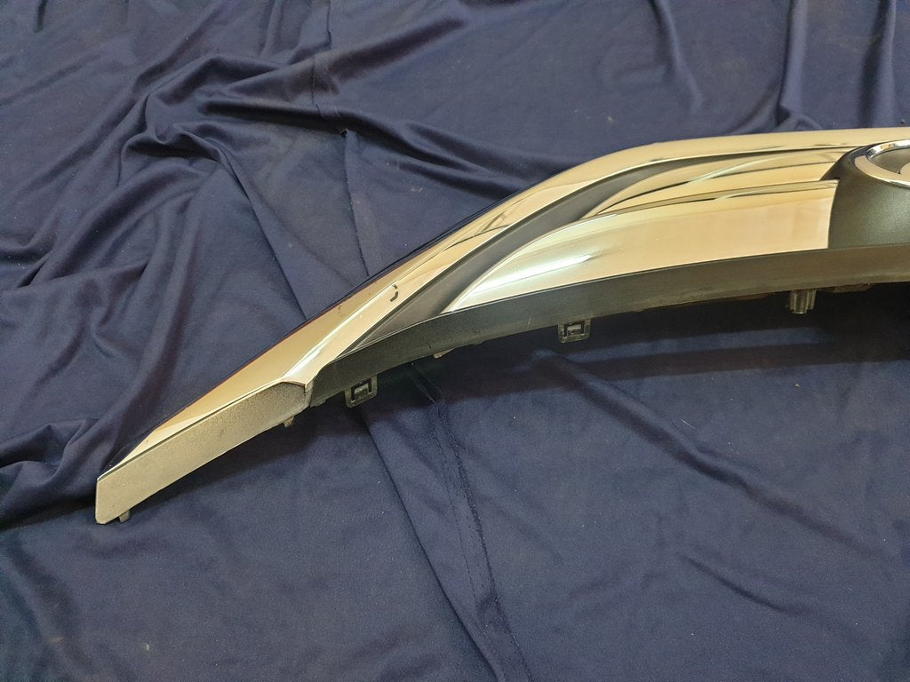 Toyota Starlet Radiator Grille - Chrome Moulding Ruined