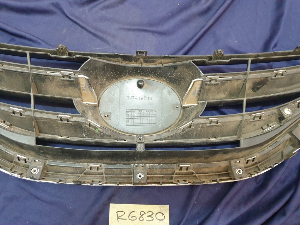 Toyota Starlet Radiator Grille - Chrome Moulding Ruined