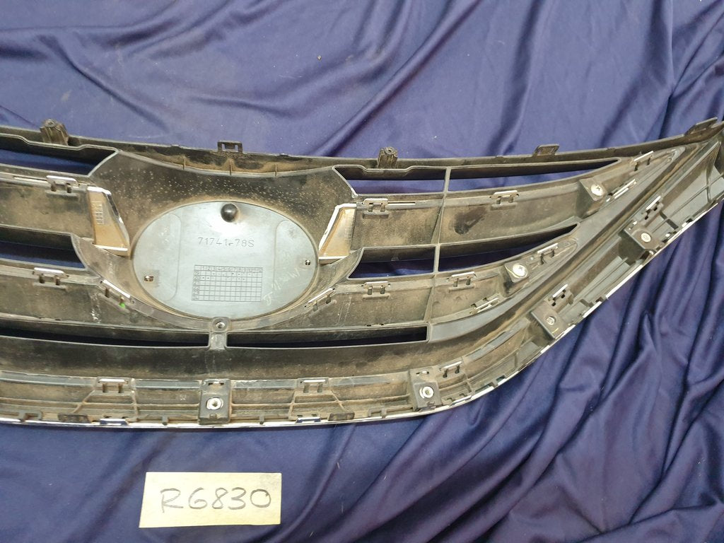 Toyota Starlet Radiator Grille - Chrome Moulding Ruined