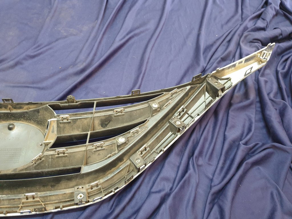 Toyota Starlet Radiator Grille - Chrome Moulding Ruined