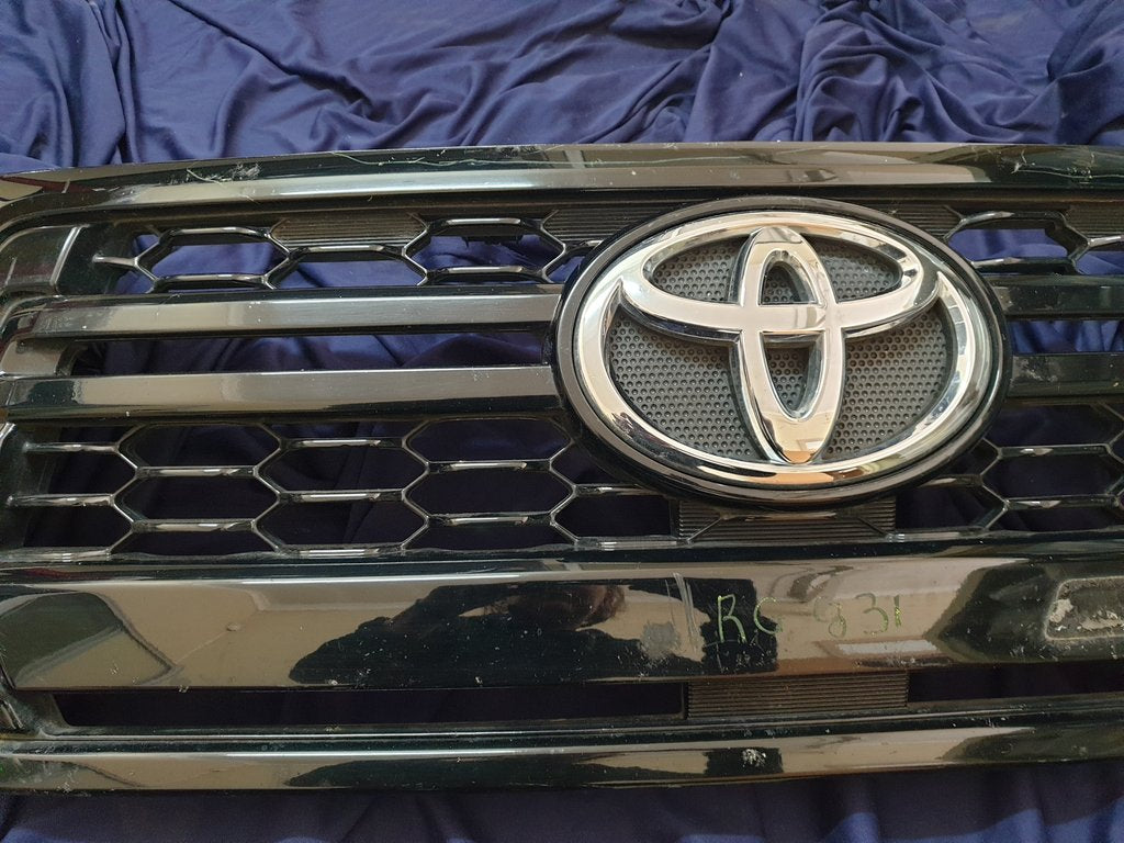 Toyota Hilux Radiator Grille - Wear and Tear, Scuffs