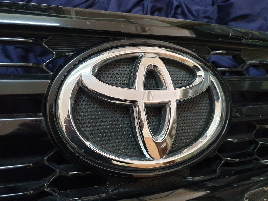 Toyota Hilux Radiator Grille - Wear and Tear, Scuffs