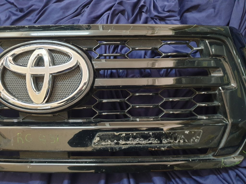 Toyota Hilux Radiator Grille - Wear and Tear, Scuffs