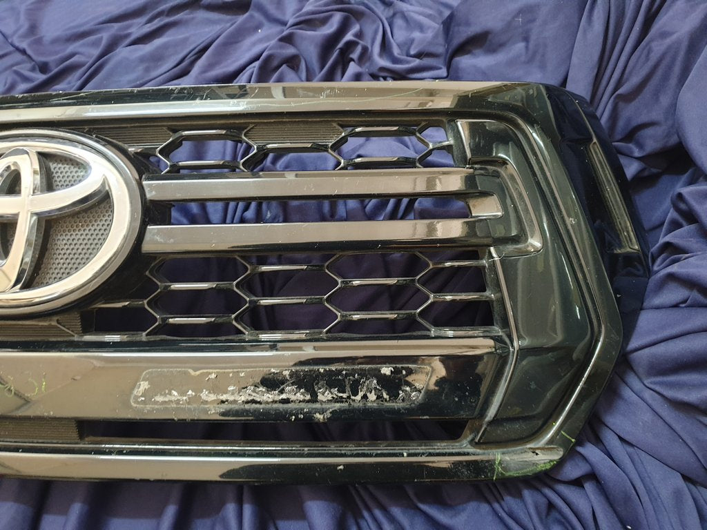 Toyota Hilux Radiator Grille - Wear and Tear, Scuffs