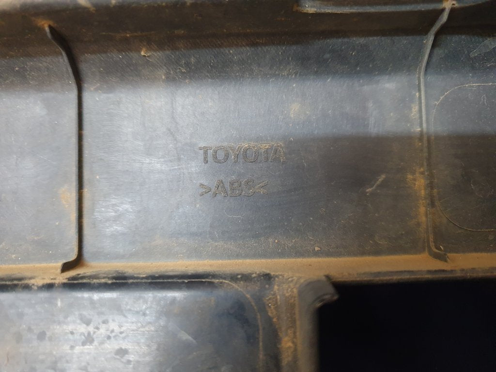 Toyota Hilux Radiator Grille - Wear and Tear, Scuffs