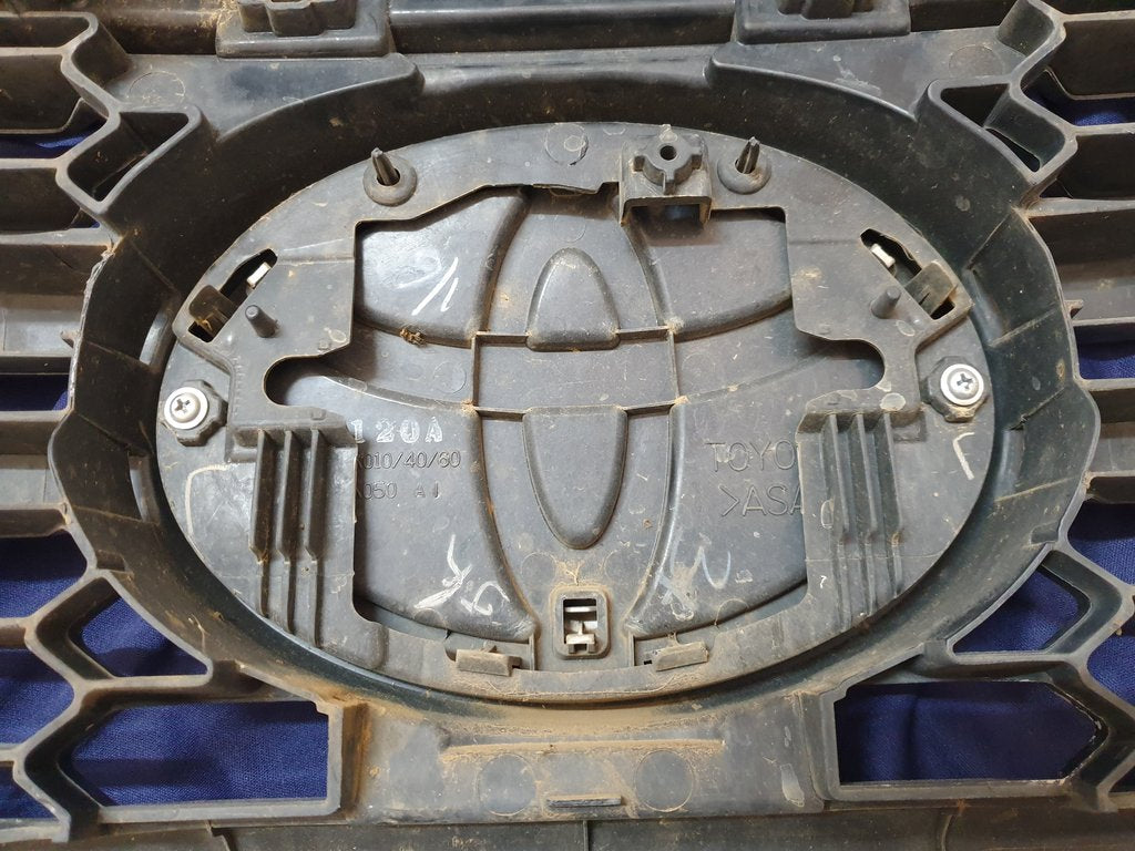 Toyota Hilux Radiator Grille - Wear and Tear, Scuffs
