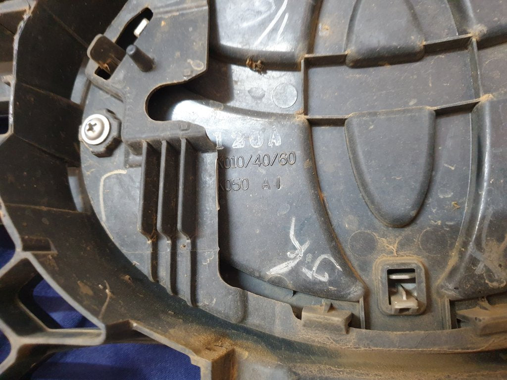 Toyota Hilux Radiator Grille - Wear and Tear, Scuffs