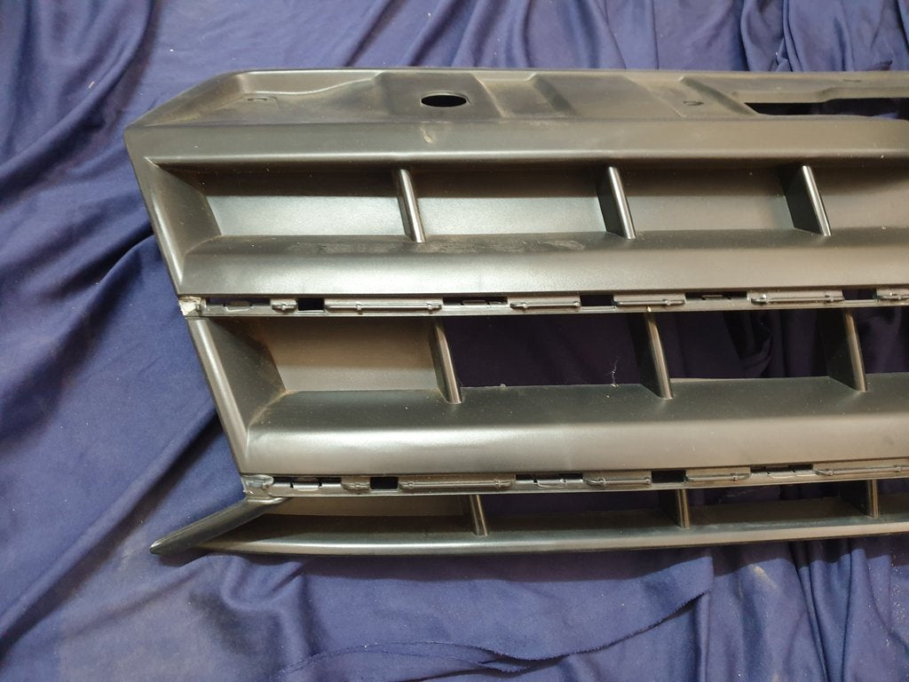 Volkswagen Amarok Radiator Grille