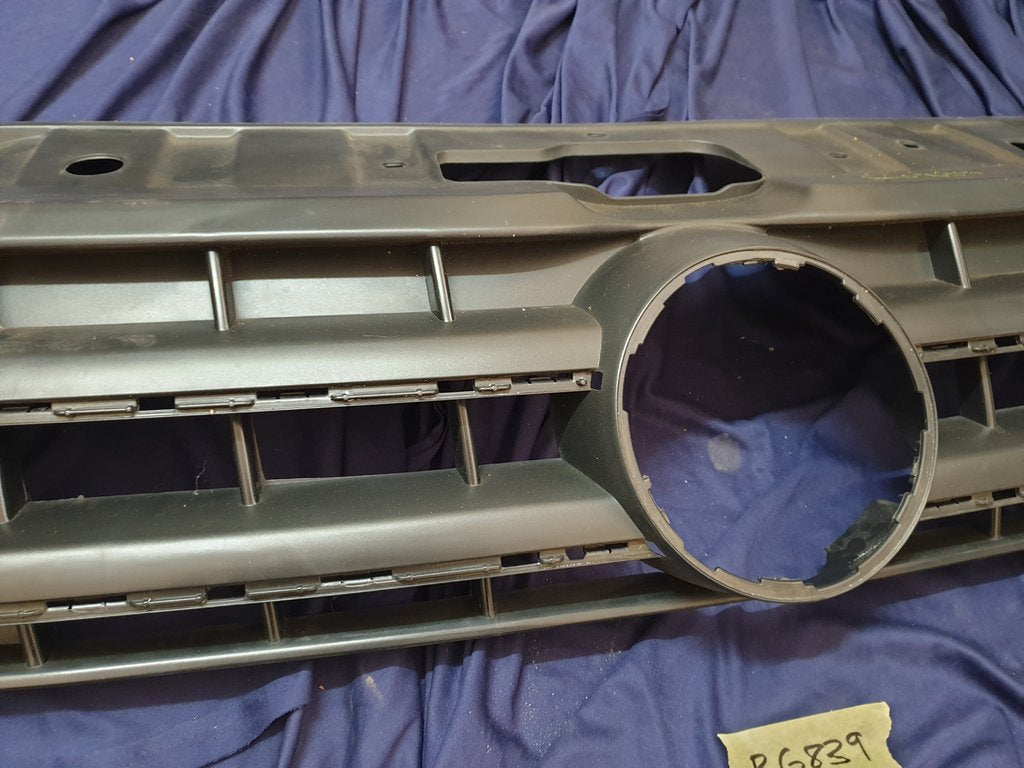 Volkswagen Amarok Radiator Grille