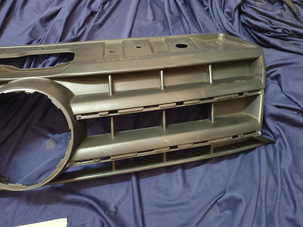 Volkswagen Amarok Radiator Grille