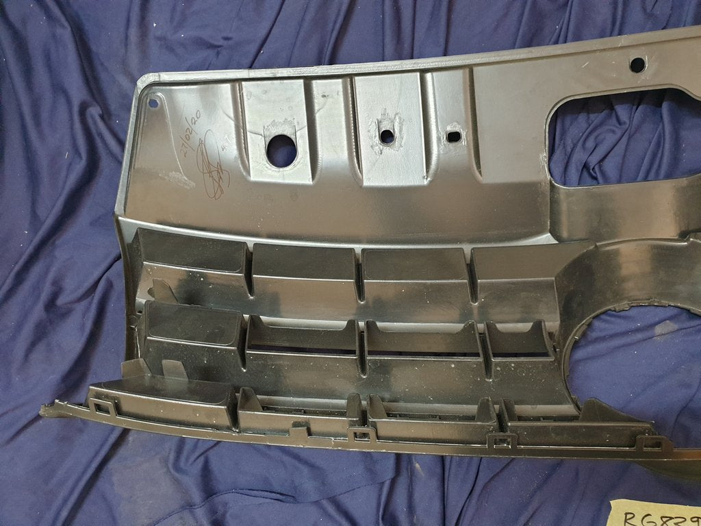 Volkswagen Amarok Radiator Grille