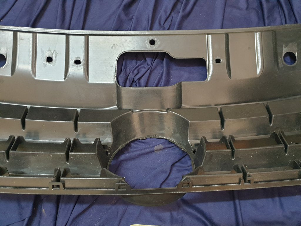 Volkswagen Amarok Radiator Grille