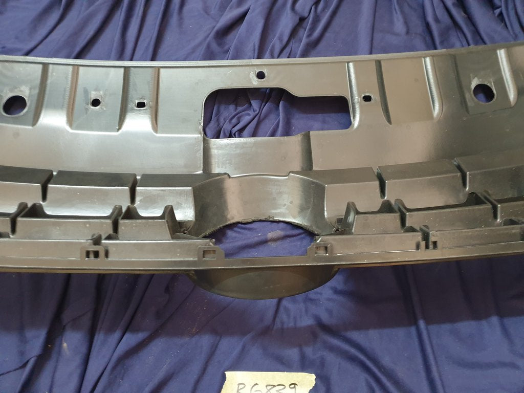 Volkswagen Amarok Radiator Grille