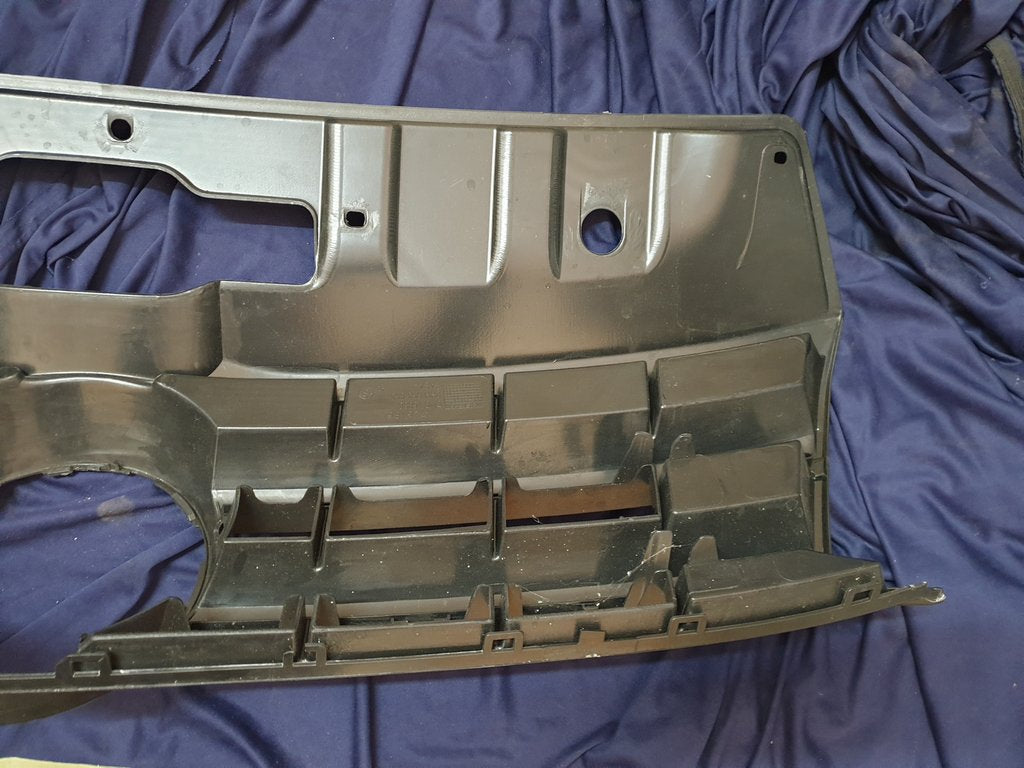 Volkswagen Amarok Radiator Grille