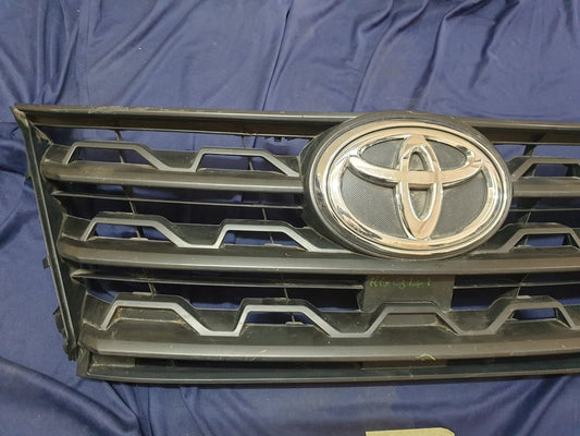 Toyota Fortuner Radiator Grille - Wear and Tear