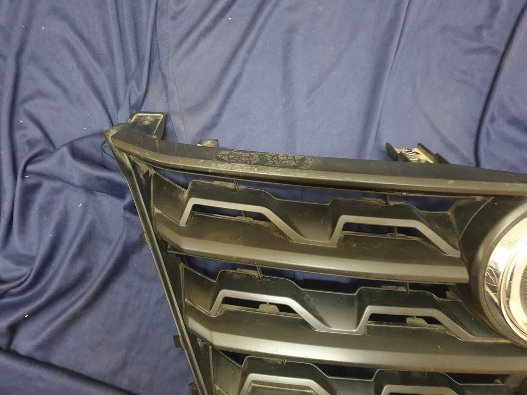 Toyota Fortuner Radiator Grille - Wear and Tear