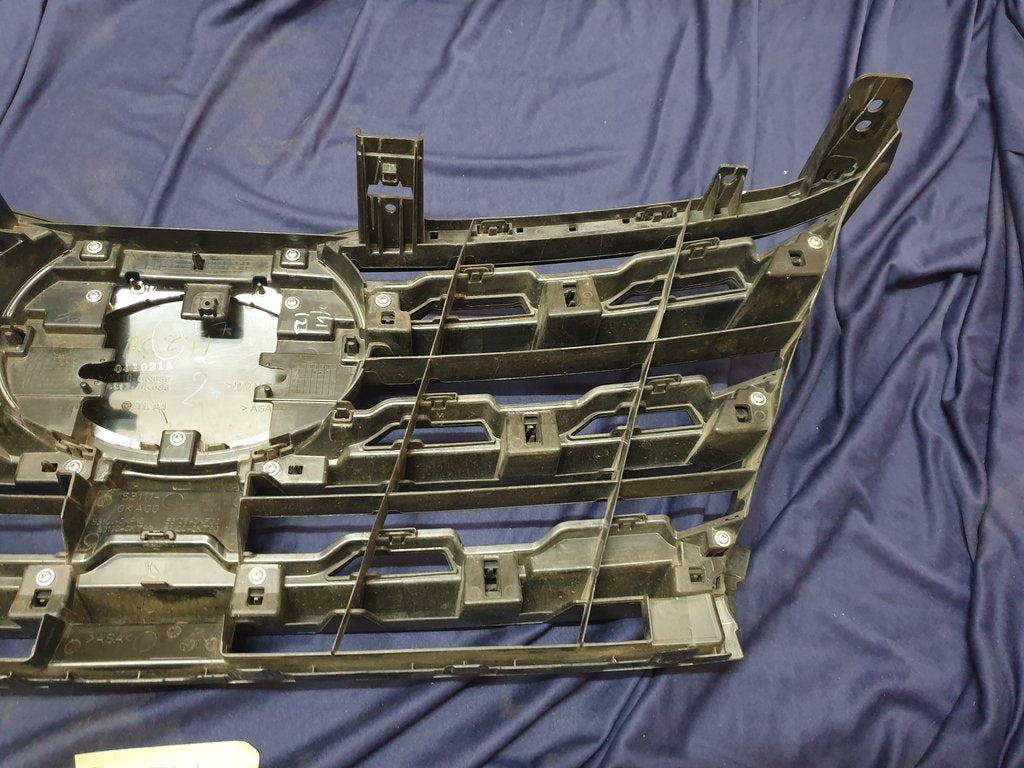 Toyota Fortuner Radiator Grille - Wear and Tear
