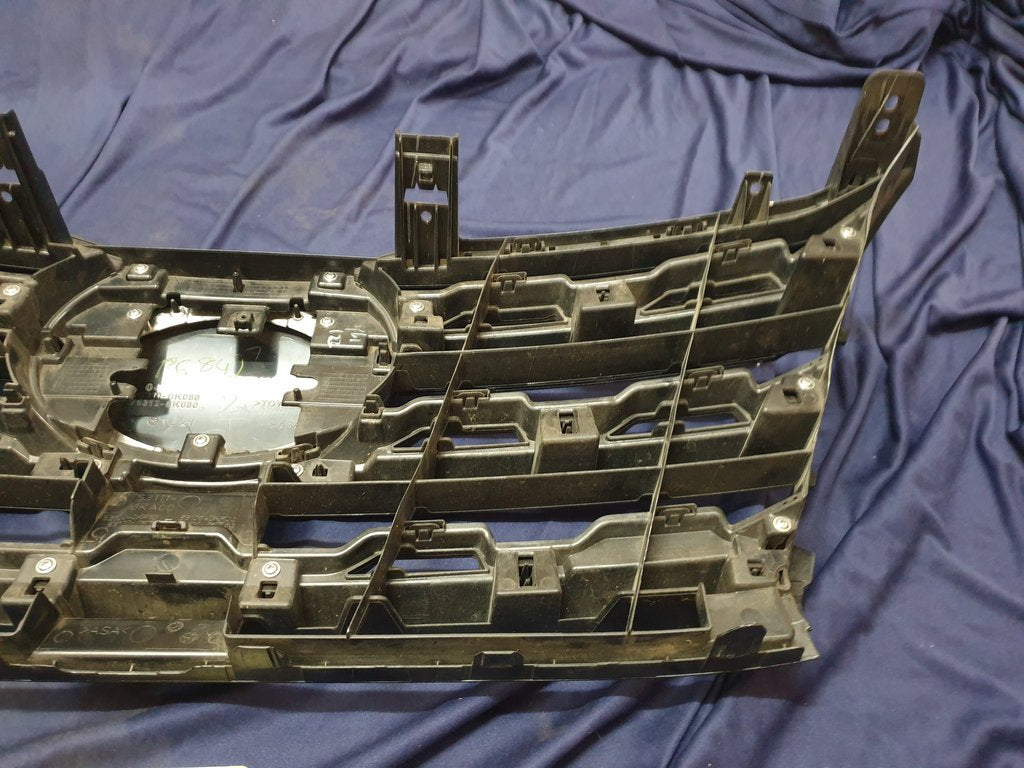 Toyota Fortuner Radiator Grille - Wear and Tear