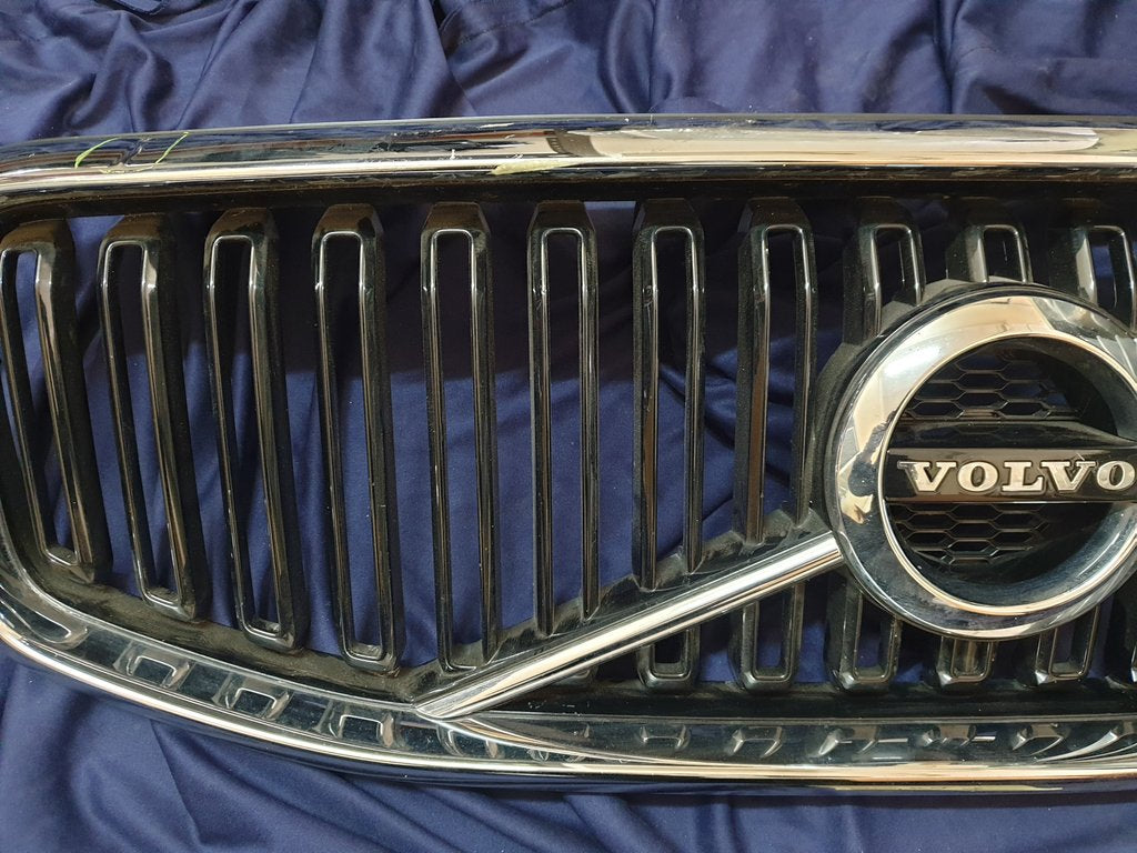 Volvo XC60 Radiator Grille - Badge scratched, Chrome lifting