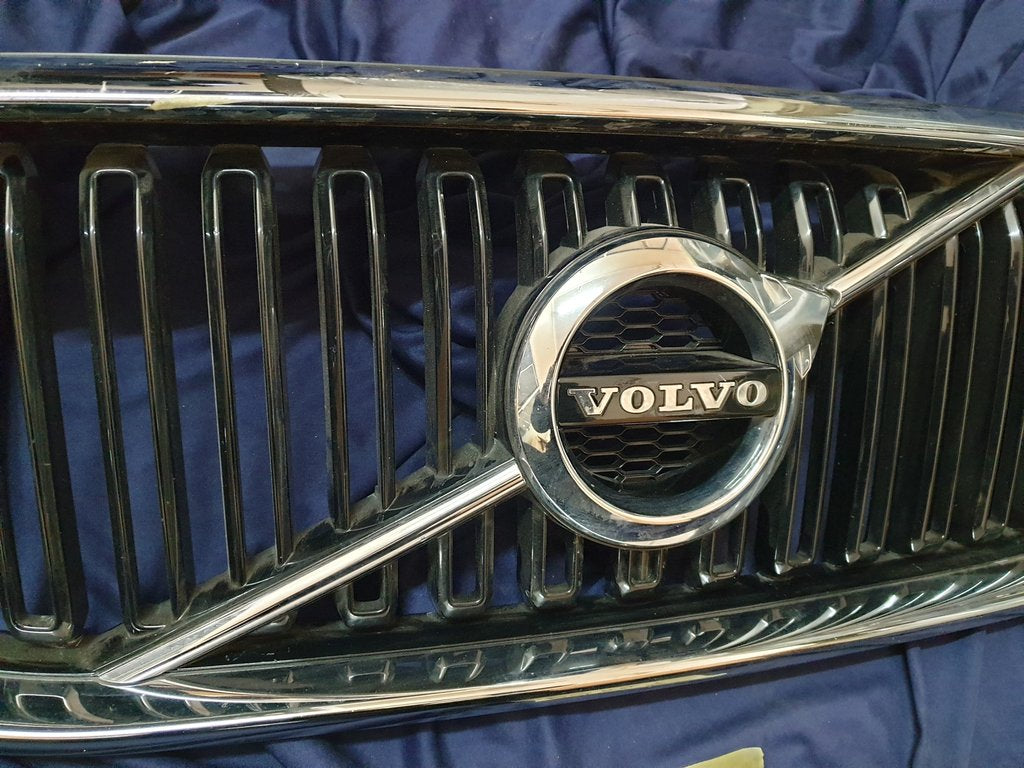 Volvo XC60 Radiator Grille - Badge scratched, Chrome lifting