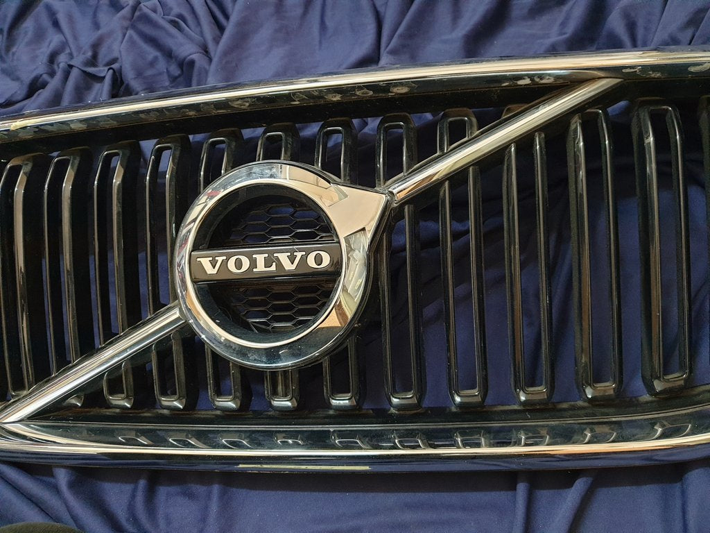 Volvo XC60 Radiator Grille - Badge scratched, Chrome lifting