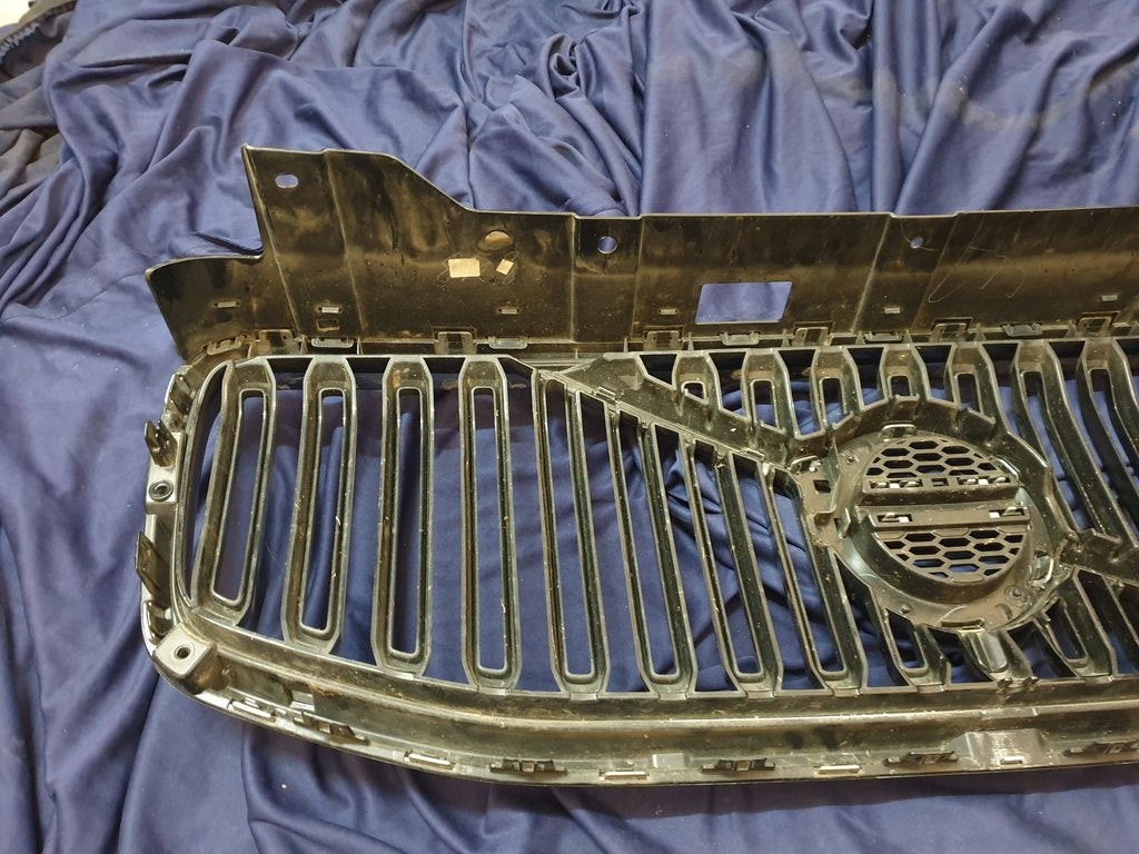 Volvo XC60 Radiator Grille - Badge scratched, Chrome lifting
