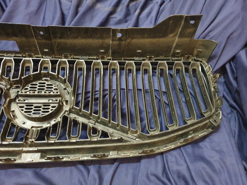 Volvo XC60 Radiator Grille - Badge scratched, Chrome lifting