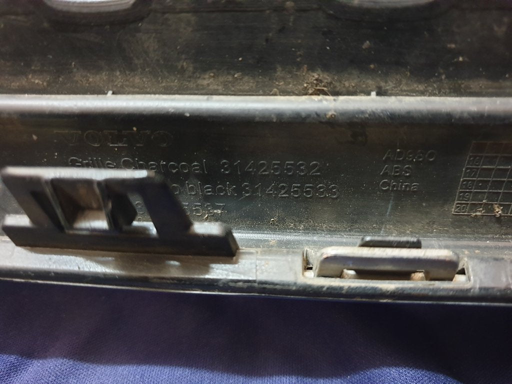 Volvo XC60 Radiator Grille - Badge scratched, Chrome lifting