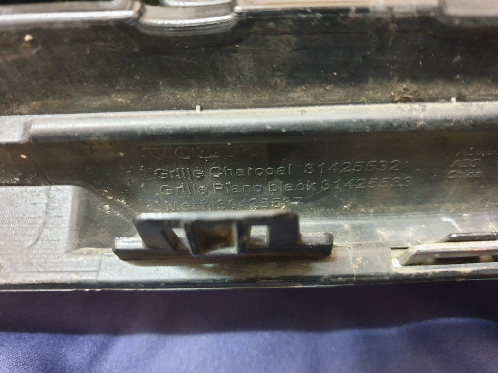 Volvo XC60 Radiator Grille - Badge scratched, Chrome lifting