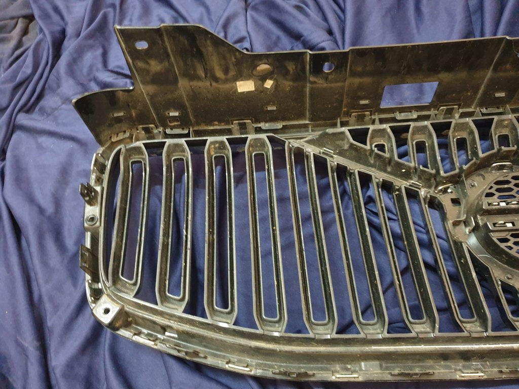 Volvo XC60 Radiator Grille - Badge scratched, Chrome lifting