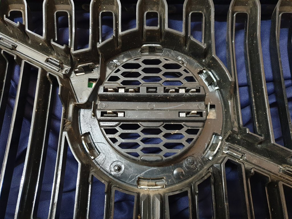 Volvo XC60 Radiator Grille - Badge scratched, Chrome lifting