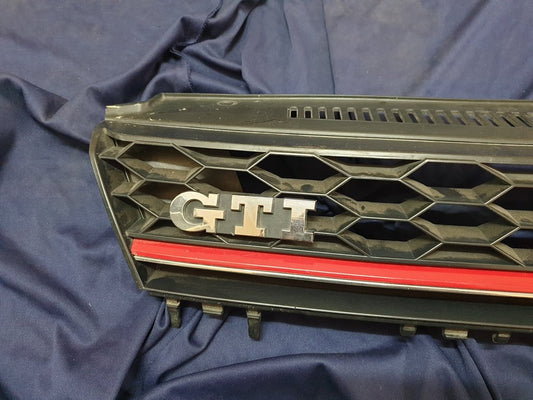 Volkswagen Golf VII GTI 7 Radiator Grille - Light Wear and Tear