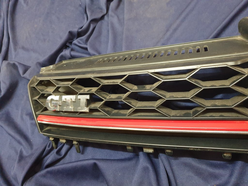 Volkswagen Golf VII GTI 7 Radiator Grille - Light Wear and Tear
