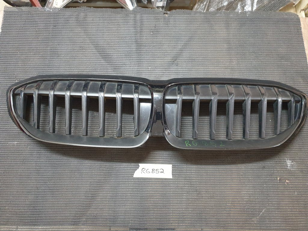 BMW 3 Series G20 Iconic Glow Kidney Grille - Light Wear and Tear, No plugs on wires
