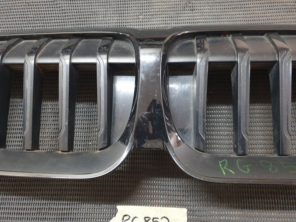 BMW 3 Series G20 Iconic Glow Kidney Grille - Light Wear and Tear, No plugs on wires