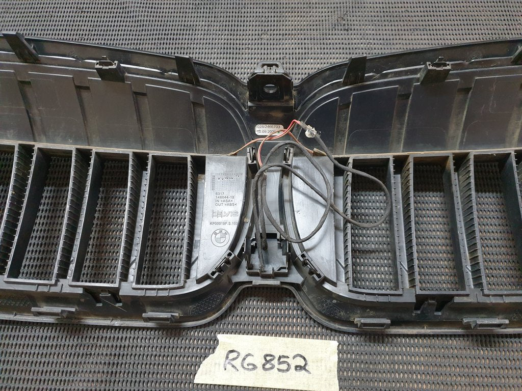 BMW 3 Series G20 Iconic Glow Kidney Grille - Light Wear and Tear, No plugs on wires