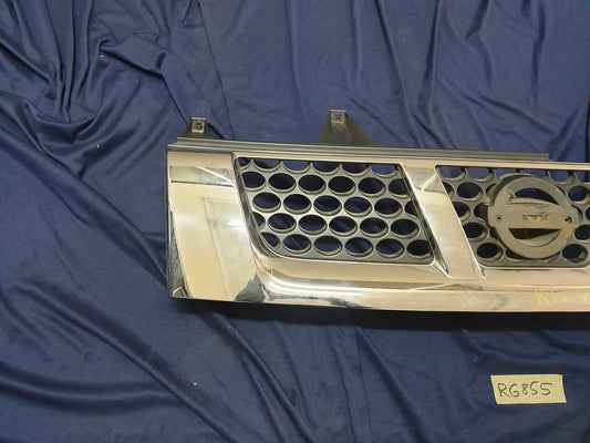 Nissan NP300 Radiator Grille - Chrome cracked, scratches