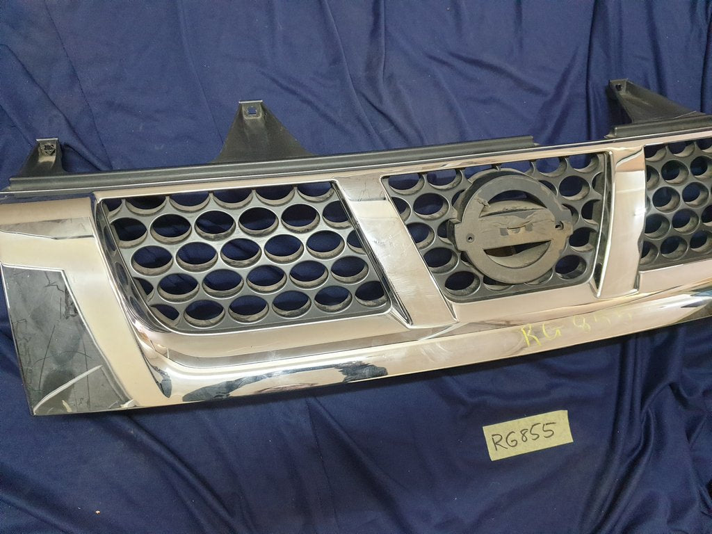 Nissan NP300 Radiator Grille - Chrome cracked, scratches