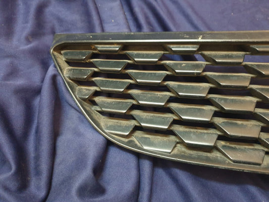 Suzuki Swift Radiator Grille - Light Wear and Tear, Clip broken