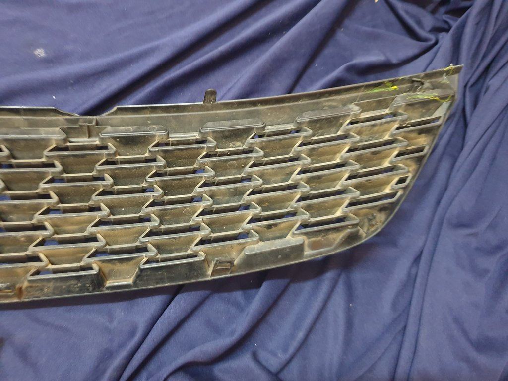 Suzuki Swift Radiator Grille - Light Wear and Tear, Clip broken