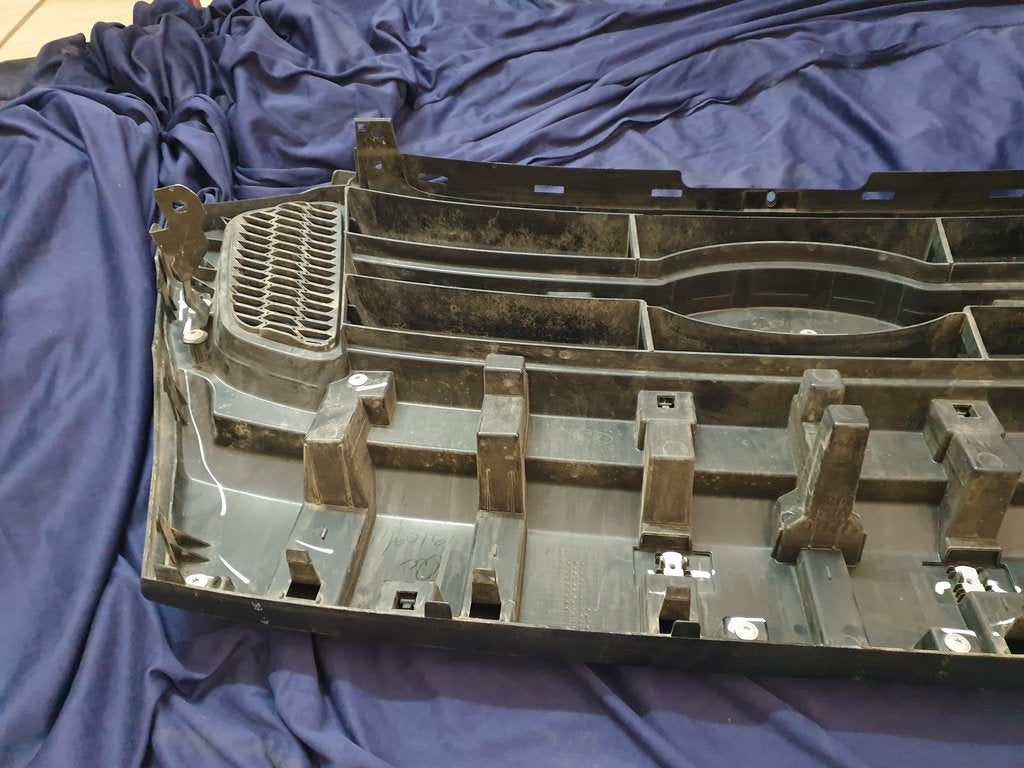 Ford Ranger Radiator Grille - Light Wear and Tear